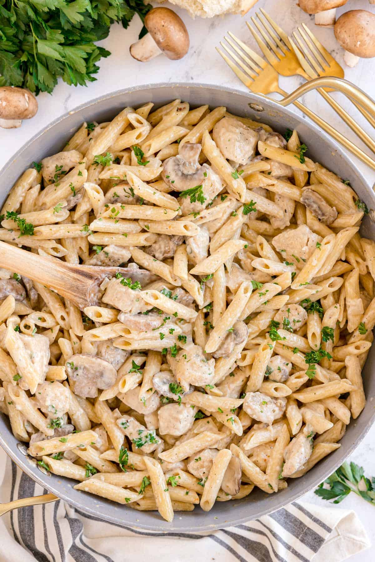 Creamy Chicken and Mushroom Pasta (One-Pan Weeknight Win)