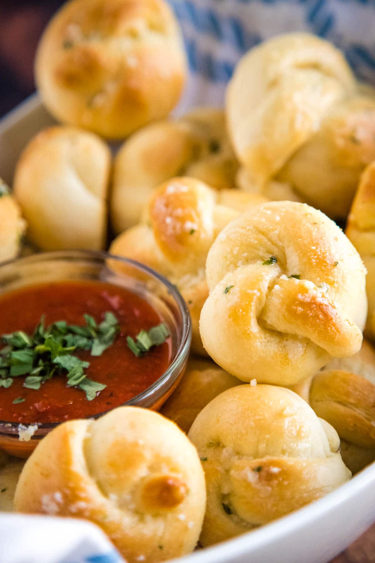 Easy Homemade Garlic Knots Recipe (from scratch)