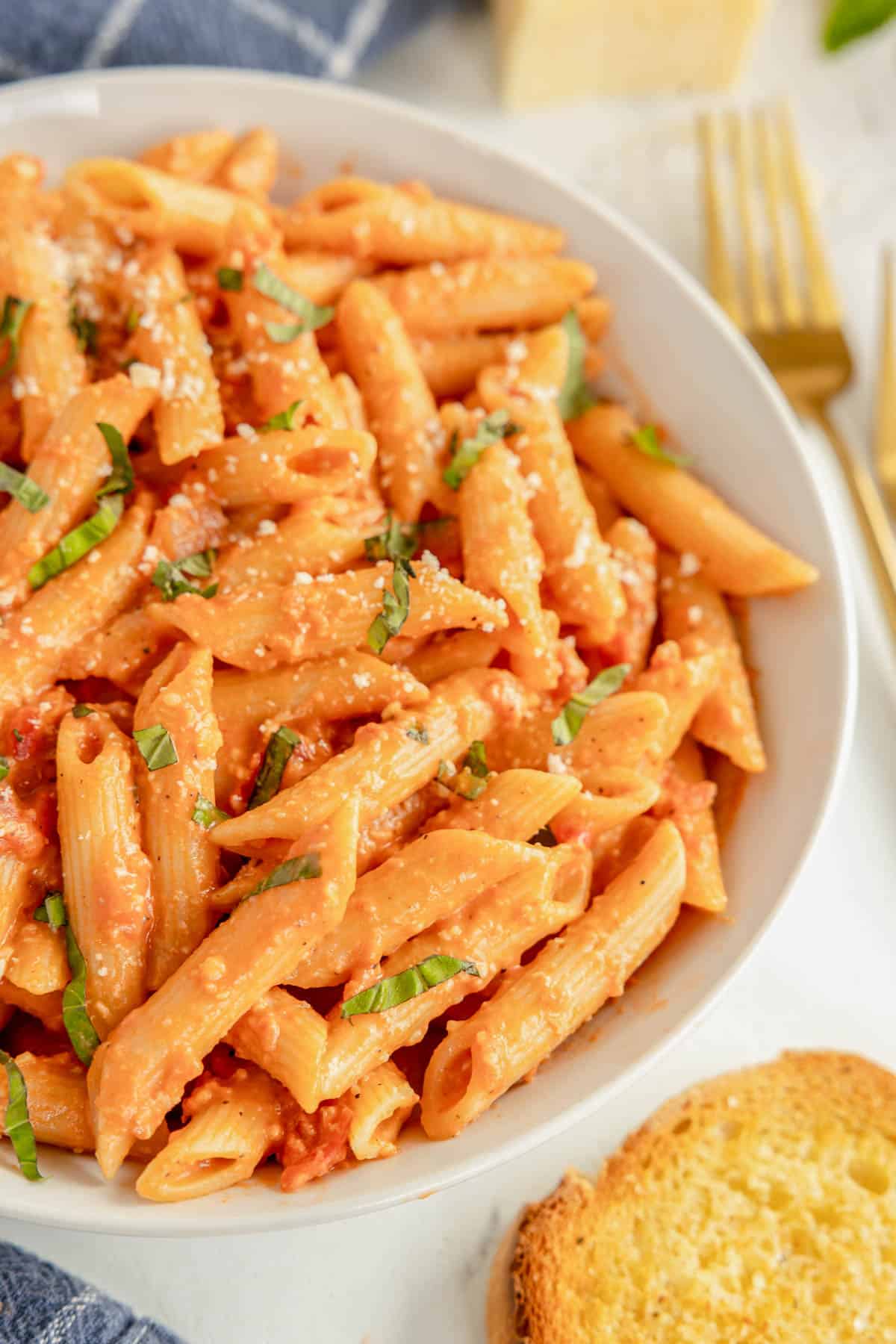 Vodka Pasta Sauce (Pasta alla Vodka Recipe)